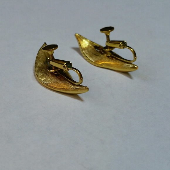 Vintage calla lily w/ rhinestones clip on earrings - Picture 6 of 7